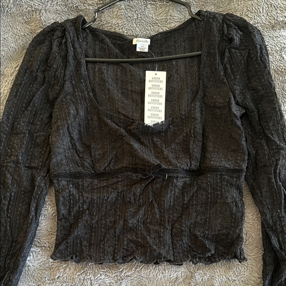 Urban Outfitters Black Lace Long-Sleeve Crop Top - Picture 3 of 3